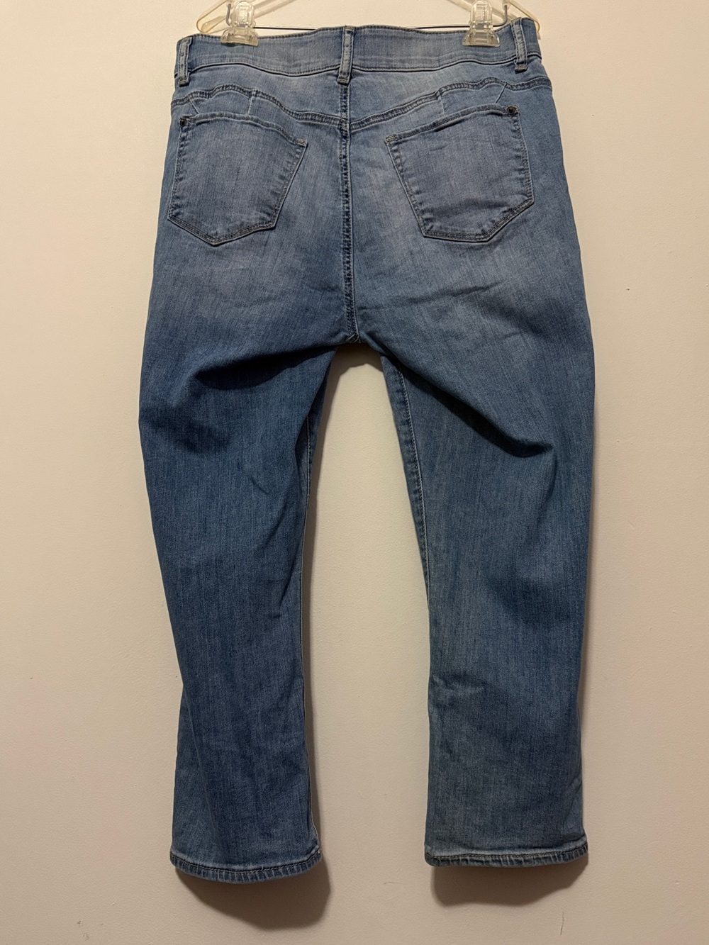 Women’s New York & Company Distressed Light Blue Cropped Jeans-sz 14/23” inseam - Picture 2 of 6